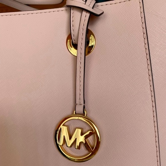 NWT⭐️Price Drop⭐️Michael Kors Medium Walsh Multifunctional Tote in Powder Blush - Picture 5 of 16